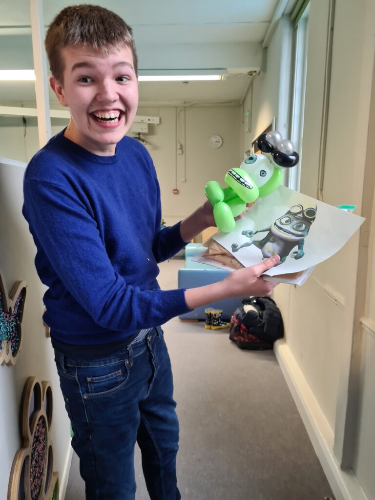 at a SEN respite centre, making a crazy frog balloon